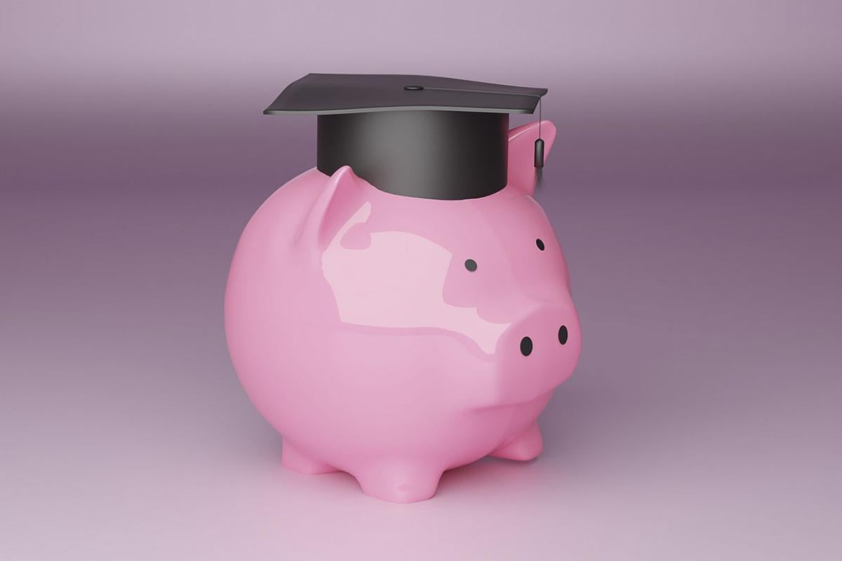 Piggy bank wearing a graduation cap
