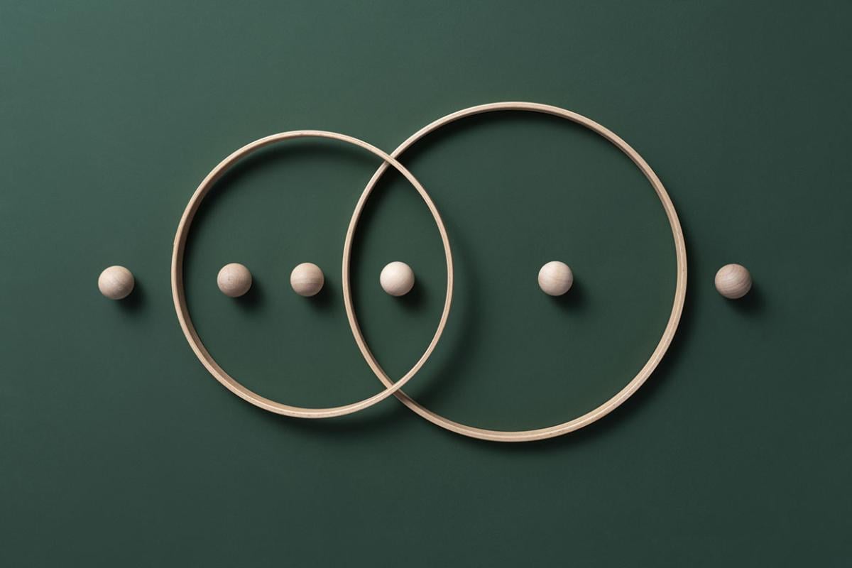 Crossing rings with spheres